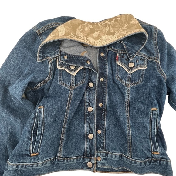 Levi’s Embellished Jean Jacket Size Small Women’s - Picture 6 of 6